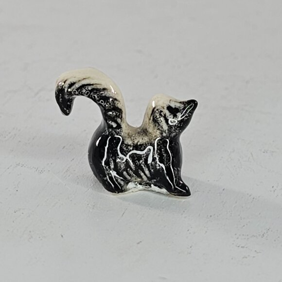 Hagen Renaker Baby Skunk Textured Miniature Figurine - Picture 3 of 8